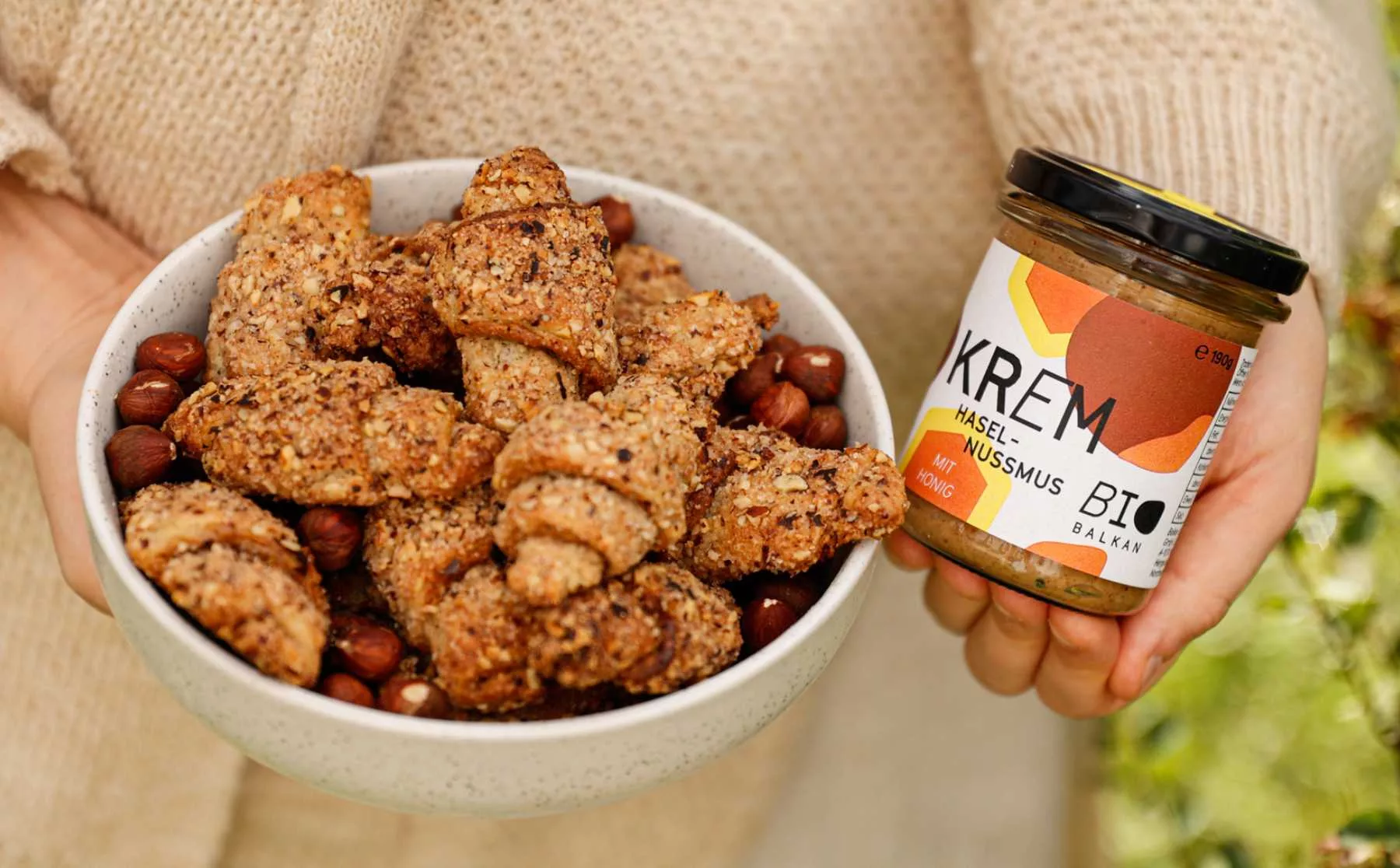 Haselnusskipferl mit Bio Krem mit Honig von BioBalkan