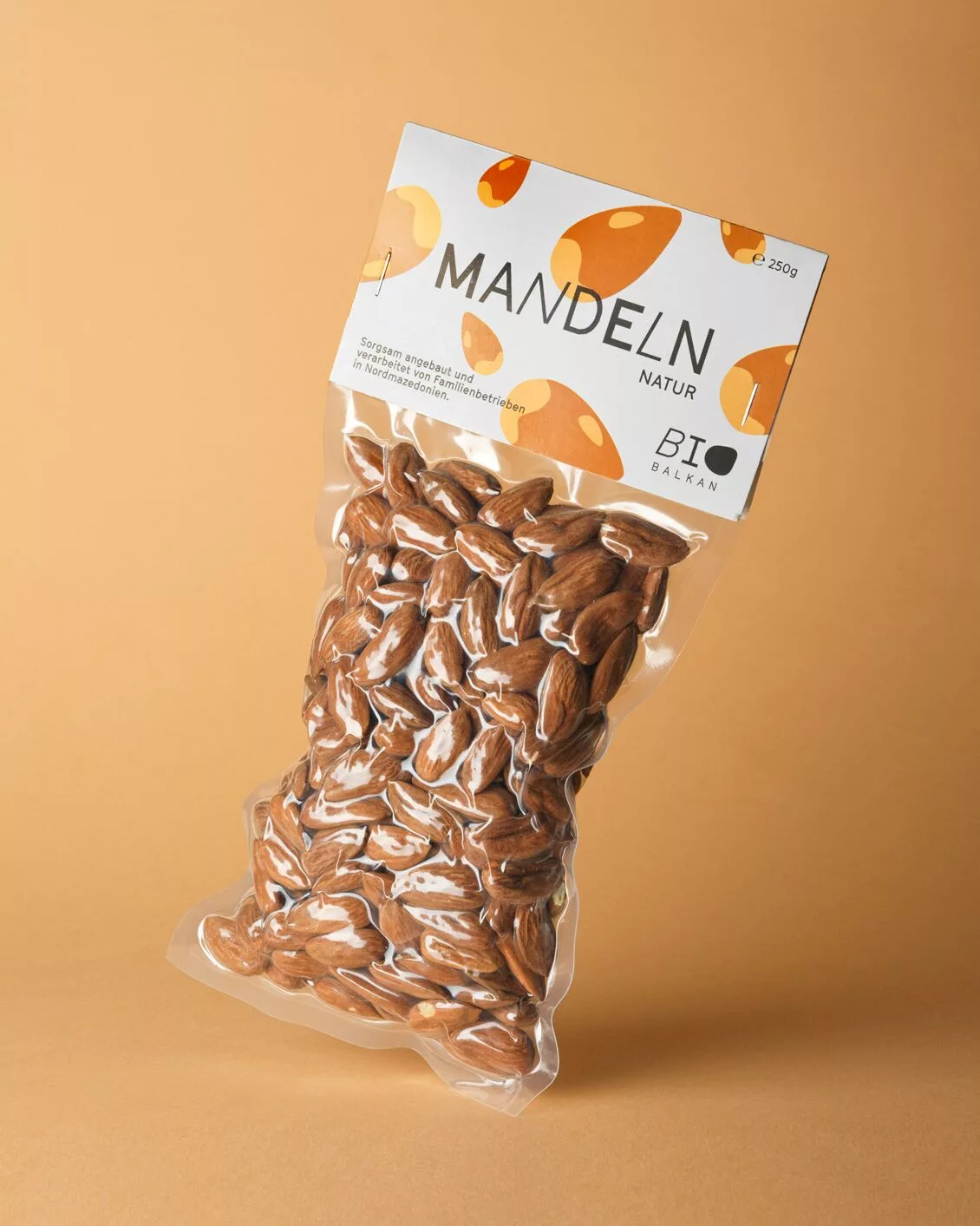 Bio Mandeln aus Mazedonien in der 250 Gramm Packung von BioBalkan